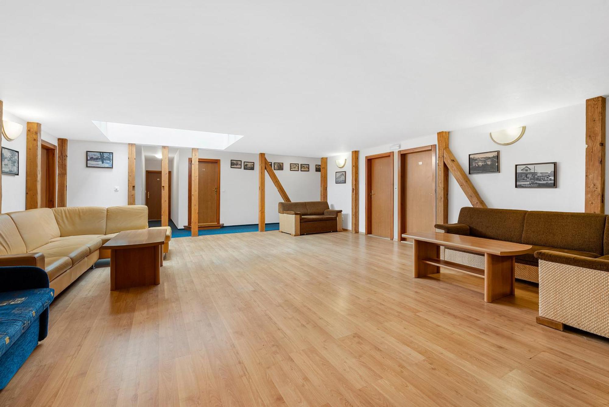 Hotel Franz Rejviz Ngoại thất bức ảnh